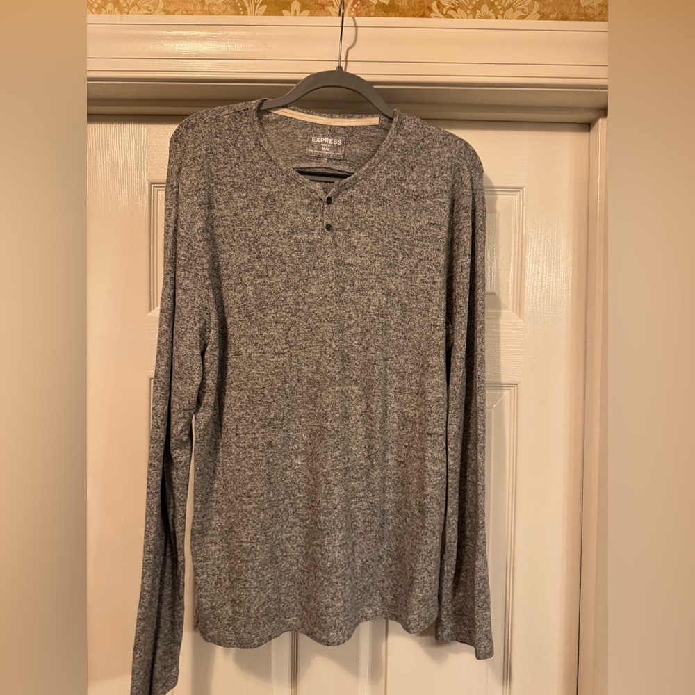 Express Men's Heather Gray Long Sleeve Henley